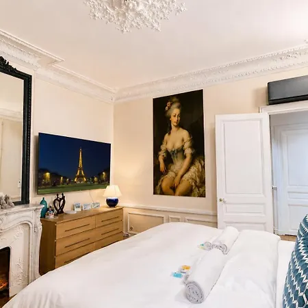 Elysee-concorde, Royale- 6 People Apartment