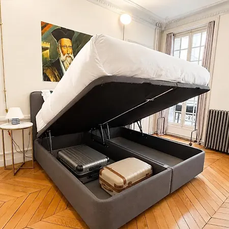 Elysee-concorde, Royale- 6 People Apartment