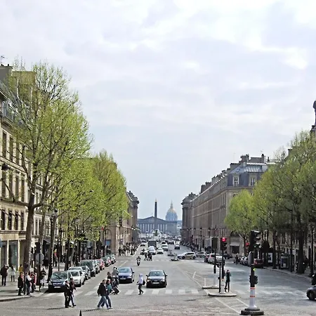 Elysee-concorde, Royale- 6 People Apartment *