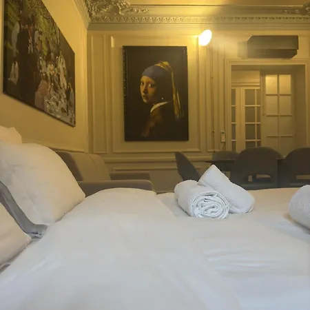 Apartment Concorde, Rue Royale- 6 Places *